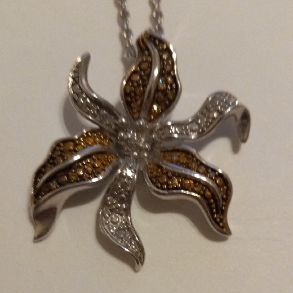 Elegant Yellow and White Diamond Floral Pendant with Chain